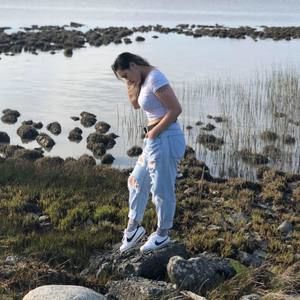 Meet your Posher, Danielle